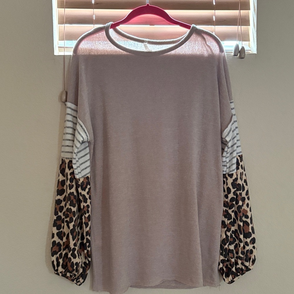 Stylish Women's Blouse with Leopard and Stripe Sleeves